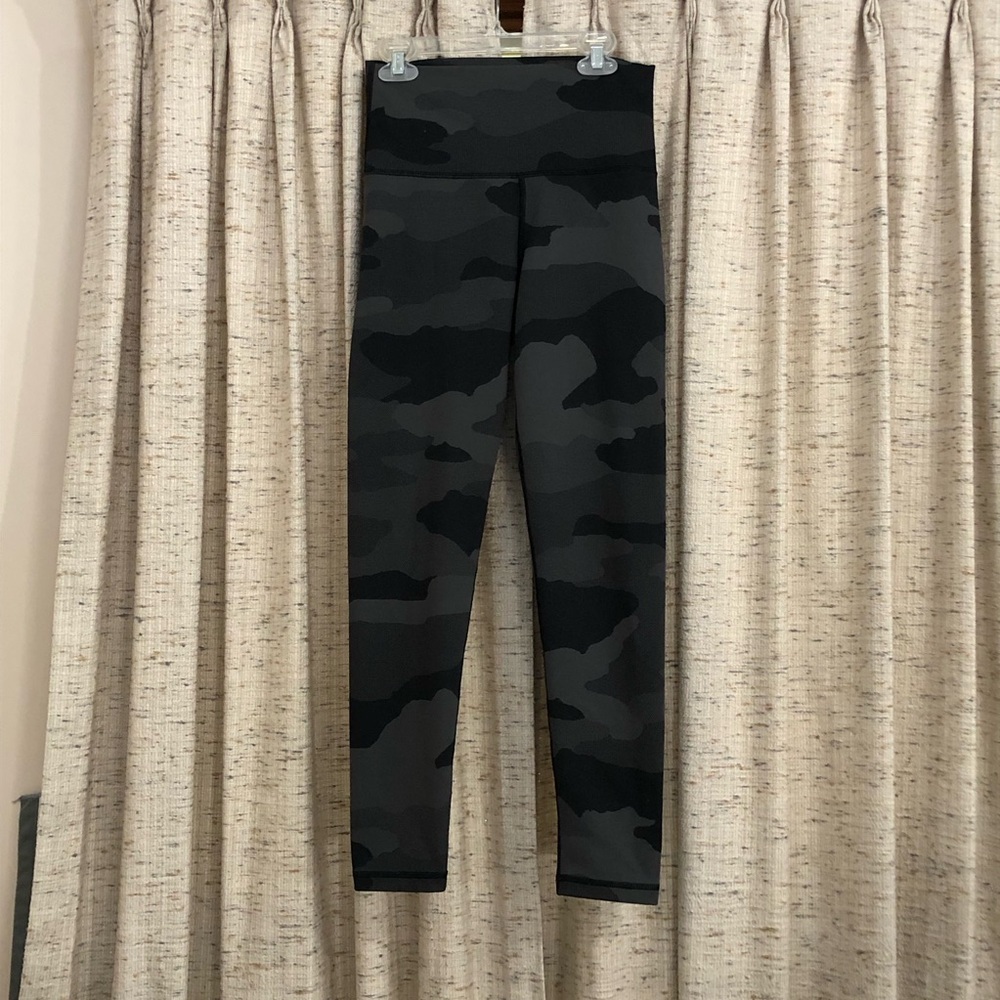Aerie High-Rise Chill. Play. Move. Camo Leggings